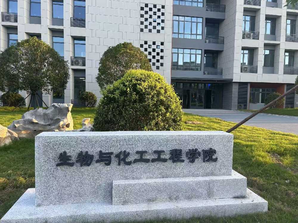 茂南区扬州职业大学体育场高杆灯项目
